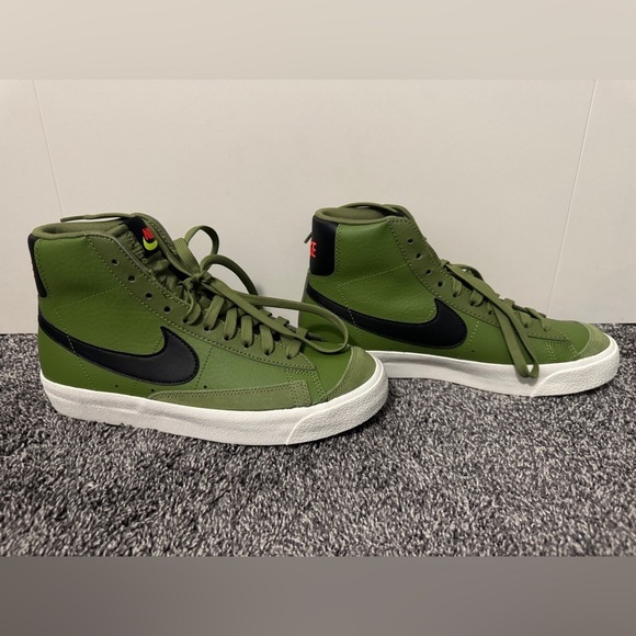 NIKE Blazer Mid 77 Asparagus - Picture 1 of 11